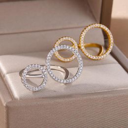 Anneaux de mariage Ins Hollow Circle Round Charme pour femmes Silver Gold Color Color Incrust White Zircon Bands Daily Party Birthday Jewelry CZ