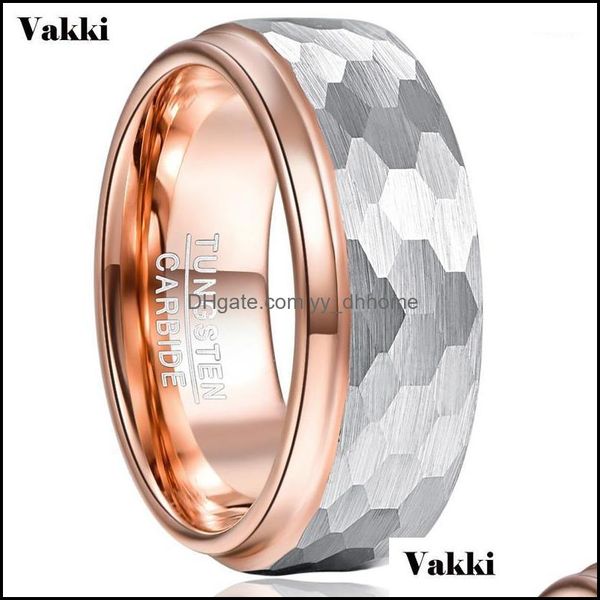 Anneaux de mariage Bijoux Vakki 8 mm de large Bague en carbure de tungstène Étape latérale Rose Plaqué or Surface martelée en acier Hommes Bagues de fiançailles 1 Drop Del