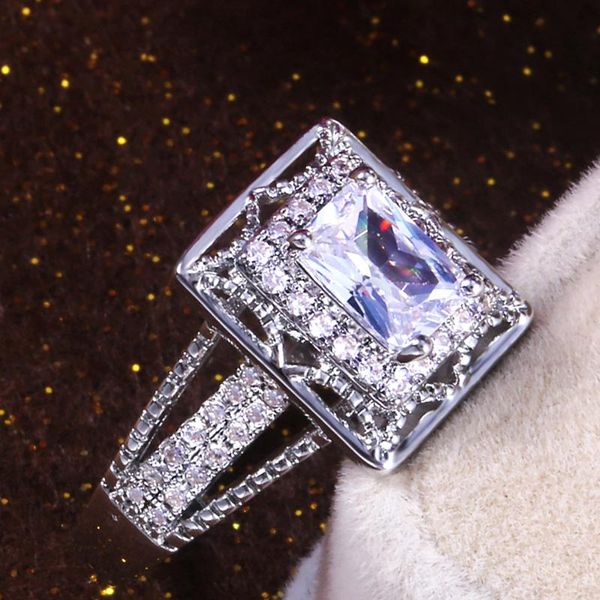 Anneaux de mariage JK classique pour les femmes avec des bijoux de fiançailles en pierre de Zircon cubique de forme carrée