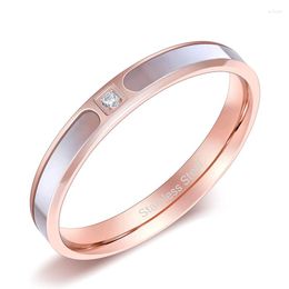 Wedding Rings Kolmnsta Rose Gold roestvrijstalen ring voor dames met witte symfonie -kast ingelegde zirkoonbetrokkenheid