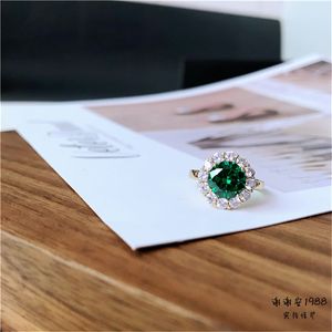 Wedding Rings Koreaanse smaragdgoudenring voor elegante vrouwen 2023 Luxe geometrische groene edelsteen verstelbare vingerbruid