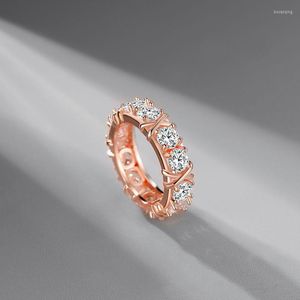 Wedding Rings Koreaanse mode Sterling Silver Kleur Geplateerd rosé goud Kruis Zirkon Paar Ringlicht Luxe Niche Exquisite Sieraden Gift