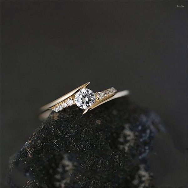 Anneaux de mariage Loredana Luxury Jewelry Brand White Zircon Copper Ring avec un style unique à une rangée convient à l'engagement des femmes