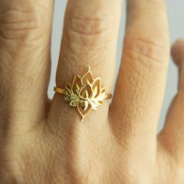 Bagues de mariage fleur de lotus pour les femmes en acier inoxydable couleur de couleur anneau doigt vintage de la Saint-Valentin Sague 231212