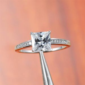 Wedding Rings Luxe vrouwelijk Crystal Small Zirkon Stone Ring Fashion Silver Color Love Engagement Vintage Promise for Womenwedding