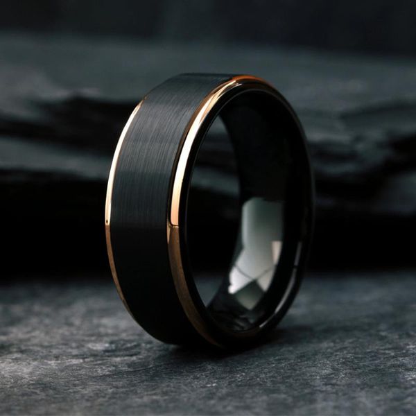 Anneaux de mariage Bague en tungstène noir pour hommes de luxe avec placage de bord en or rose Bande brossée pour hommes Bijoux Taille 6-13