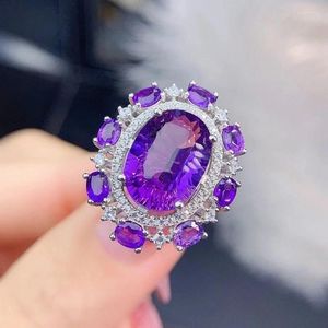 Anillos de boda Diseño ovalado de lujo Europa América Joyería Incrustación Corte Cubic Zircon Fiesta de compromiso de las mujeres Anillo exquisito