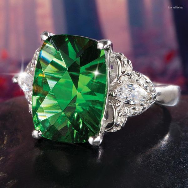 Anneaux de mariage de luxe à la mode carré coupe cristal vert pour les femmes brillent CZ pierre incrustation bijoux de mode cadeau de fête bague