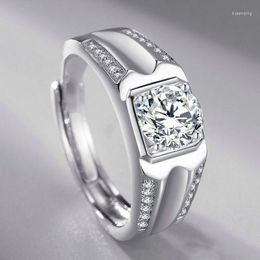 Anneaux de mariage Ring Men Silver Color Plated Platinum Domineering Imitation Moisanite Zircon Fashion Valentin d'anniversaire Gift