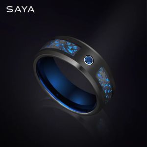 Anneaux de mariage Bague pour hommes incrustée de zircon rouge bleu et de forme de dragon en fibre de carbone bijoux de tungstène de luxe anneaux de grande taille personnalisés 231215