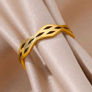 Bagues de mariage motif de maille de maille anneaux en acier inoxydable pour femmes plaquées d'or