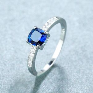 Anneaux de mariage minimaliste coussin coupe bleu blanc pierre pour femmes bandes couleur argent Zircon Simple bague de fiançailles bijoux