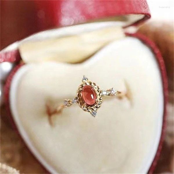 Anillos de boda Piedra roja ovalada Delgada para mujer Color oro antiguo Bandas de circón ajustables Apilamiento Dedo índice Regalos de joyería de fiesta