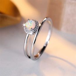 Anneaux de mariage Rainbow White Flame Opal Stone Anneau pour femmes Silver Minimum Round Anniversaire Zircon Index Jewelry Gift Q240514