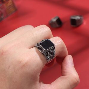 Trouwringen retro handgemaakte 1pc vintage zwart vierkante ring punk voor mannen verjaardag cadeau sieraden