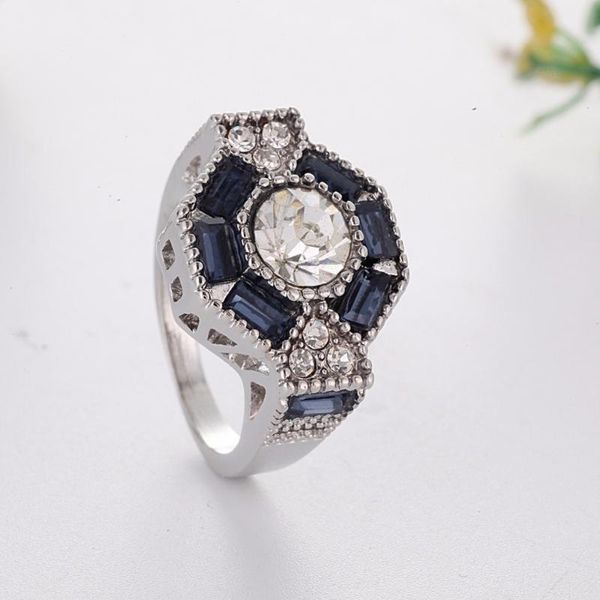Anneaux de mariage Retro White Stone Ring Silver Couleur géométrique Blue Crystal S pour les femmes Engagement Bijoux vintage anillos MJUerwedding