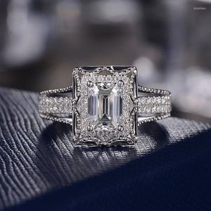 Trouwringen Verkopen Sieraden Temperament Dames Micro-ingelegd Kristal Vierkant Zirkoon Koperen Ring Verloving Voor Vrouwen Hele SaleWedding Lois2