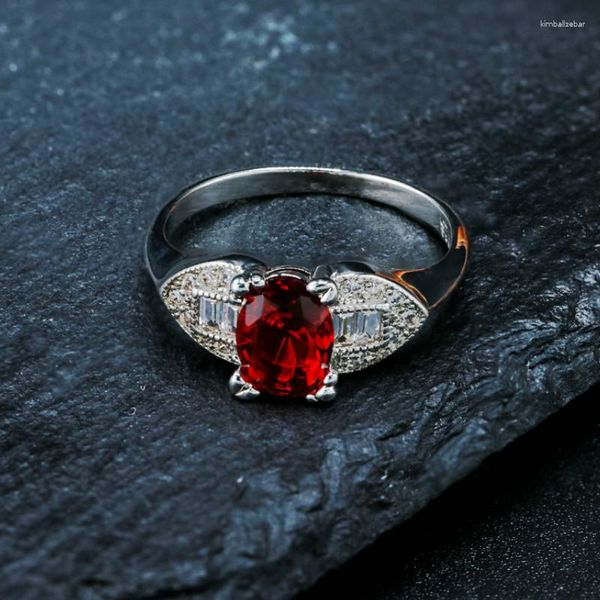 Anneaux De Mariage Bague De Couleur Argent Brillant Rubis Zircon Ovale 6x8MM Zircone Pour Les Femmes Doigt