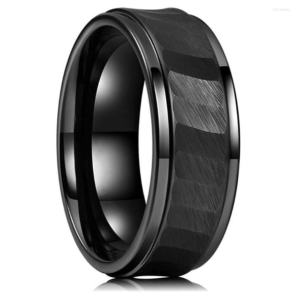 Anéis de casamento simples 8mm de aço inoxidável para homens mulheres preto escovado dois sulcos centro martelado design anel banda jóias