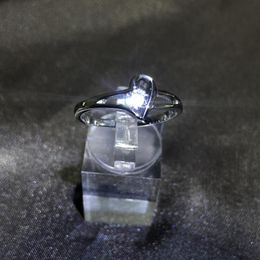 Anneaux de mariage Simple Femme Petit Acier inoxydable avec diamant simulé Bague de fiançailles Solitaire pour les femmes Drop