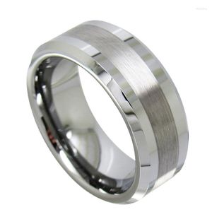 Anneaux de mariage Bague en carbure de tungstène de 8 mm de largeur simple polie pour le cadeau de l'homme Finition brossée Confort Fit Gravure personnalisée