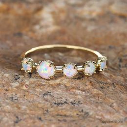 Anneaux de mariage en une seule rangée ronde blanc Bleu Fire Opal Anneaux pour les femmes Gold Gold Color Empilement Ring Rague Rainbow Bands de mariage Bands de mariage Gift