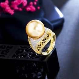 Anéis de casamento Threegraces clássico zircônia cúbica dois tons cor de ouro grande pérola simulada anel aberto para mulheres vestido de baile jóias r292