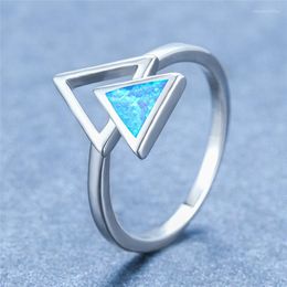 Anneaux de mariage à la mode mariée creuse triangle pierre bague délicate femme bleu blanc opale fiançailles charme couleur argent pour les femmes