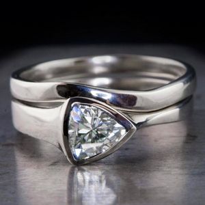 Anillos de boda de moda femenina cristal triángulo anillo conjunto clásico color plata compromiso encanto blanco circón para mujeres hombres