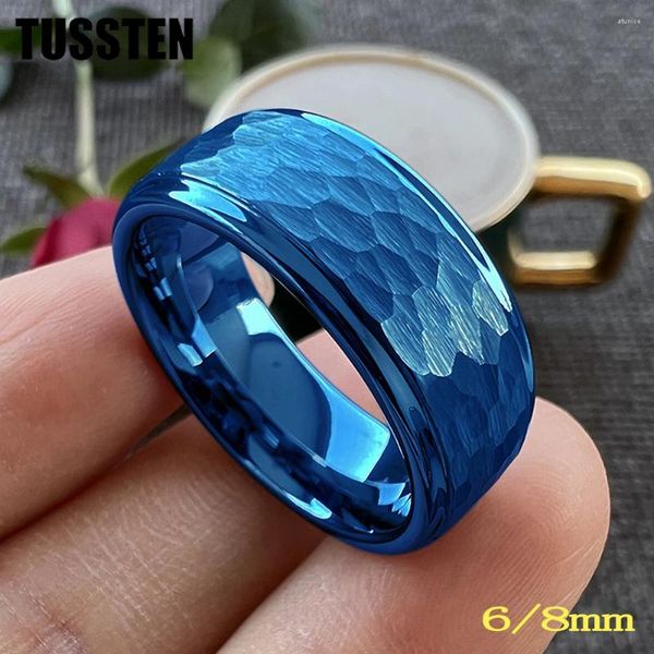 Anneaux de mariage TUSSTEN 6 / 8MM Hommes Femmes Bague de fiançailles en tungstène Bijoux à la mode Bleu Blanc Bords étagés Finition martelée Confort Fit