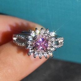 Trouwringen tweekleurige elektroplerende simulatie Paarse zirkoon glinsterende vintage ring Vrouwelijke luxe Resizable sieraden