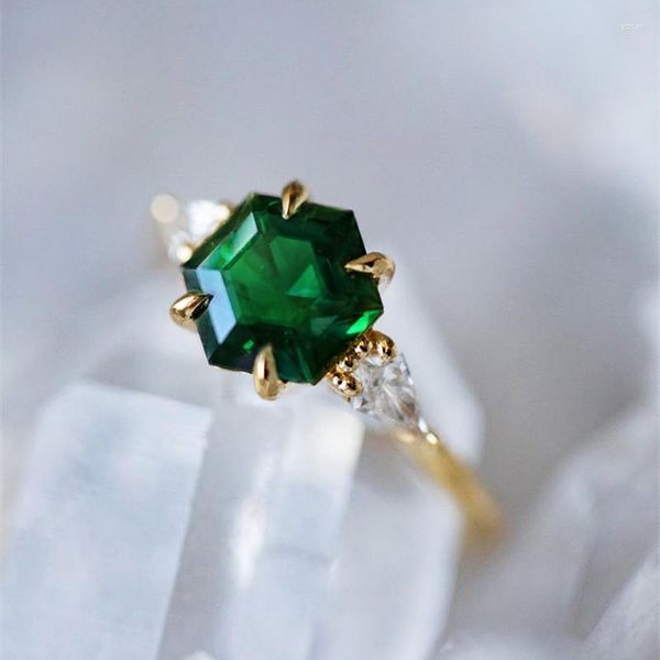 Anneaux de mariage Design Unique 6 côtés vert CZ femmes 2023 luxe couleur or fête anneau tempérament élégant dame bijoux