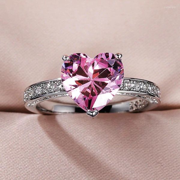 Anillos de boda Uring Luxury Solitaire Mujeres Corazón Compromiso 5A Pink Cubic Zirconia Propuesta para novia Regalo de aniversario fino