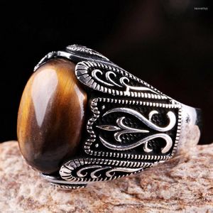 Wedding Rings Vintage Silver Compated Snijpatroon voor mannen Ovaal bruin CZ Stone Inlay Retro Fashion Jewelry Party Gift Ring
