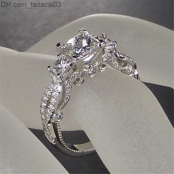 Bagues de mariage Vintage Three Stone Lab Diamond Ring 925 Sterling Silver Bijou Bague de fiançailles de mariage Charm Party Bijoux pour hommes Z230711