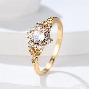 Trouwringen Wit Zirkoon Ronde Stenen Bloem Ring Luxe Kristal Boom Blad Voor Vrouwen Vintage Goud Kleur Engagement Band Sieraden