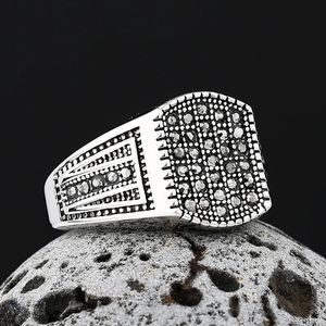 Trouwringen Groothandelsprijs Klassieke herenring Mode Metaal Zwarte steen Punk Ringen voor mannen Verloving Bruiloft Luxe sieraden 230928