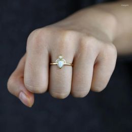 Trouwringen Groothandel eenvoudige vintage sierlijke brand opaal vinger traanring met helder bling cz verhard voor vrouwen mode juwelenwedding rit