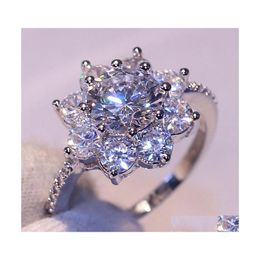 Wedding Rings Groothandel prachtige luxe sieraden Handgemaakte sprankelende 925 Sterling Sier White Sapphire CZ Diamond Gemstones Women Flowe Dhoei