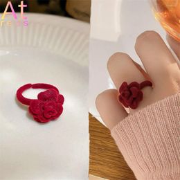 Anneaux de mariage hiver automne style flocage vin rouge rose fleur anneau pour les femmes réglable conception ouverte amant couple cadeaux velours