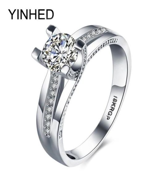 Anillos de boda YINHED Luxury 7mm CZ Diamant para mujeres Anillo de compromiso lleno de oro blanco Sello de joyería 18KRGP ZR1966283469