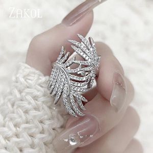 Anneaux de mariage Zakol coréen mode plume blanche doigt pour femmes à la mode cubique zircone fiançailles bijoux de fête