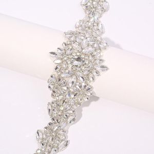 Fajas de boda NZUK Rhinestones hechos a mano Perla Cinturón nupcial Faja de cristal plateado Apliques con cuentas para el vestido