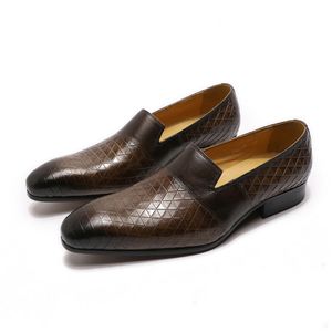 Trouwschoenen herfstkleding schoenen mannen handgeschilderde bruine zwarte kwastjes loafers echte lederen slip op mannelijke casual zakelijke schoen