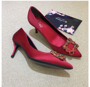 Chaussures de mariage pour femmes, chaussures simples en Satin rouge avec strass, boucle carrée, talons hauts pointus, talon fin, argent, 2022