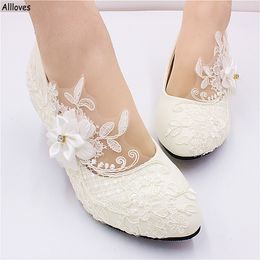 Escarpins blancs pour femmes de mariage, avec strass de fleurs faits à la main, mocassins élégants à talons hauts appliqués en dentelle pour dames, chaussures de fête de mariée CL2046