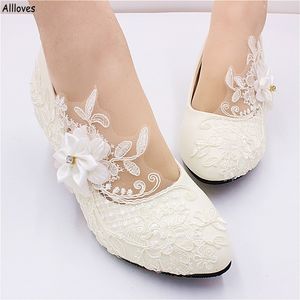 Escarpins blancs pour femmes de mariage, avec strass de fleurs faits à la main, mocassins élégants à talons hauts appliqués en dentelle pour dames, chaussures de fête de mariée CL2046