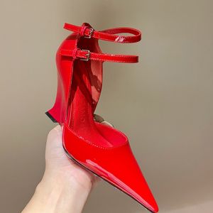 Caídos Tacos puntiagudos Sandalias Sandalias Patente de cuero Punto de tacón alto Toe Diseñadores de lujo Diseñadores de lujo zapatos de boda de la noche Entrega gratuita