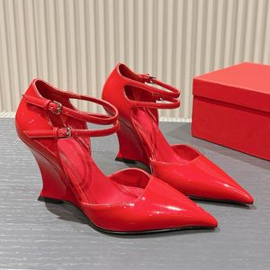 Wedge Pointy Heel schoenen Sandalen Patent Leather Leer met hoge hakken enkelband Hoog hakken Point Point Toe Dames luxe ontwerpers Draai schoenavond trouwschoenen