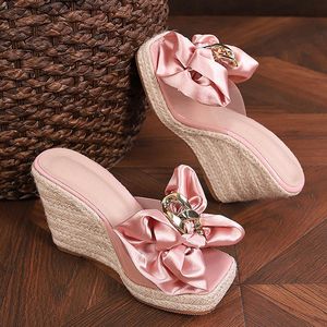 Wedges Slippers voor vrouwen Liyke Summer Fashion Pink Butterfly Knoop Designer Sandalen platform Hakken Maat Vrouwelijke schoenen